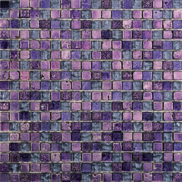 Mosaico in pietra e vetro viola