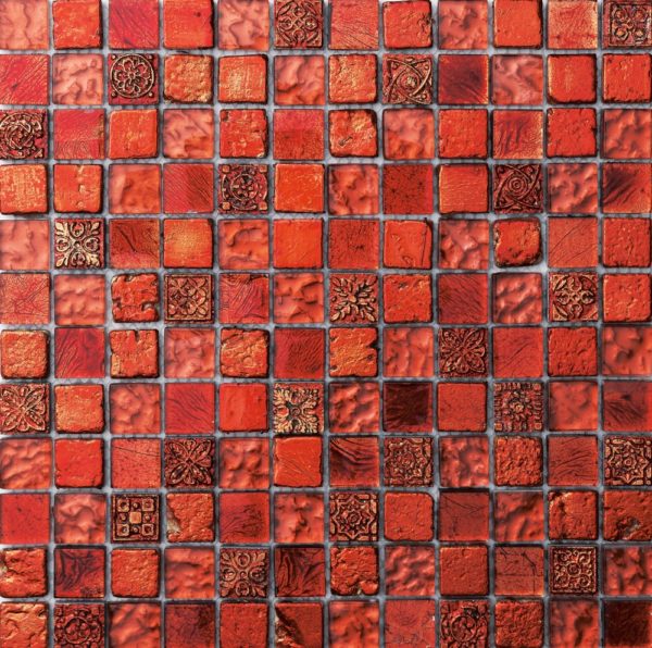 Mosaico in vetro e pietra rosso